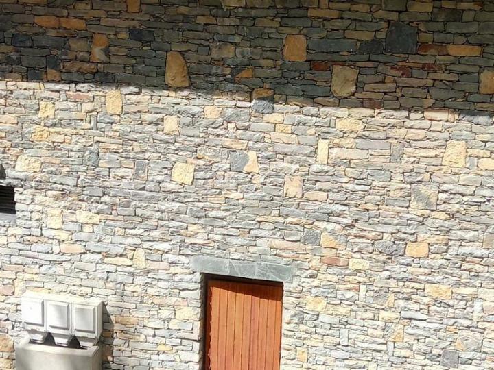 Muret maison en pierre sèche à Grenoble