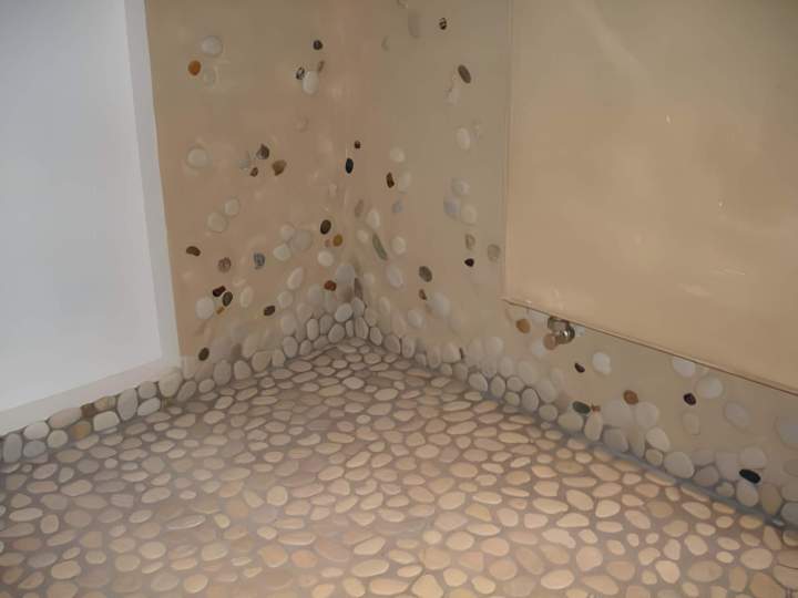 Revêtements muraux et de sols pour cuisines et salles de bains.