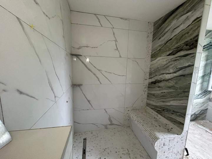 Salle de bain marbre et mosaïque Grenoble