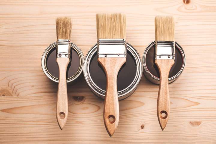 Travaux de peinture, préparation des supports et finitions soignées.